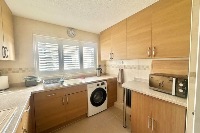 Pembroke Close, Somerset photo 4