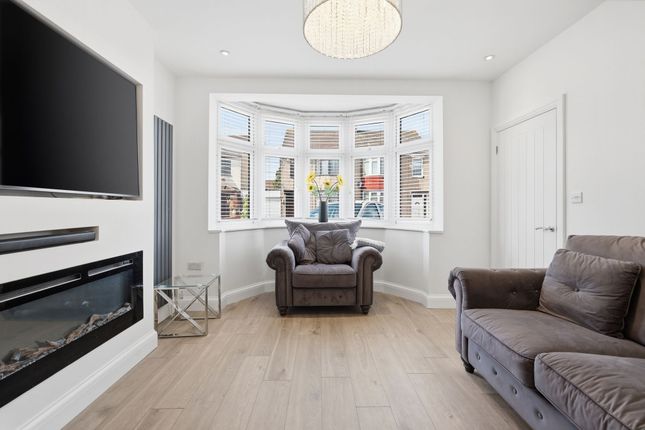 1 Burlington Avenue, Romford photo 4