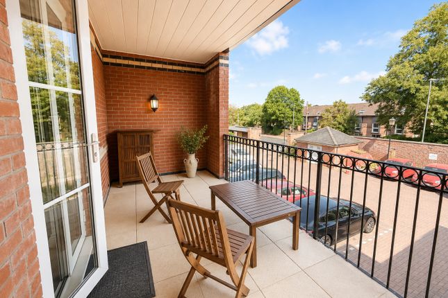 6 Cedar Court,, Humphris Place, Gloucestershire photo 4