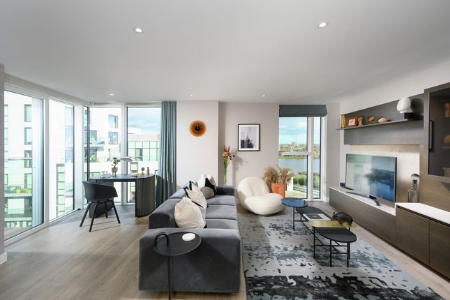 Flat for sale in Emerald Quarter, Woodberry Grove
