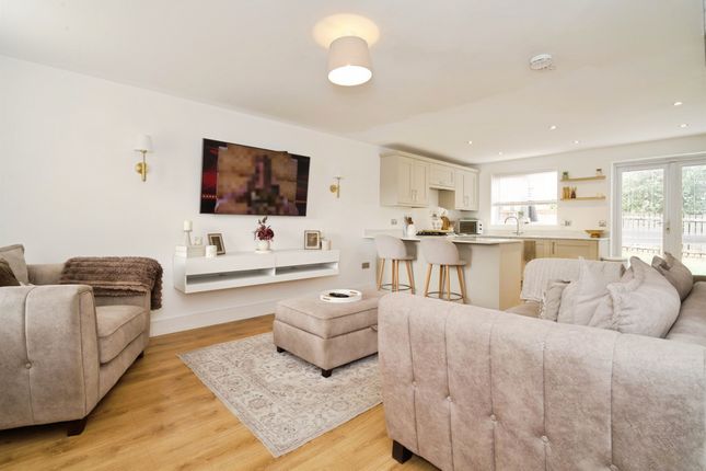35, Manor Fields, Barnsley photo 3