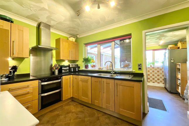 25 Jasmine Close, Stoke-On-Trent photo 3