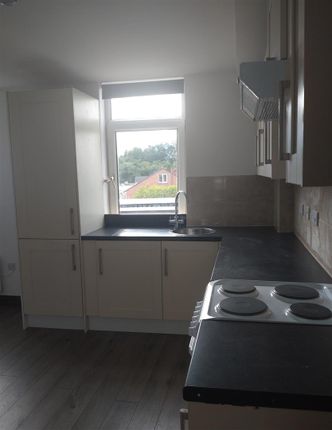 Flat to rent in Station Lane, Featherstone, Pontefract
