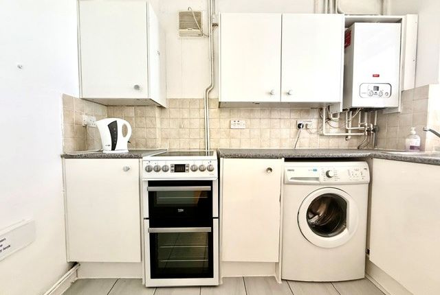 4a, Romford photo 3