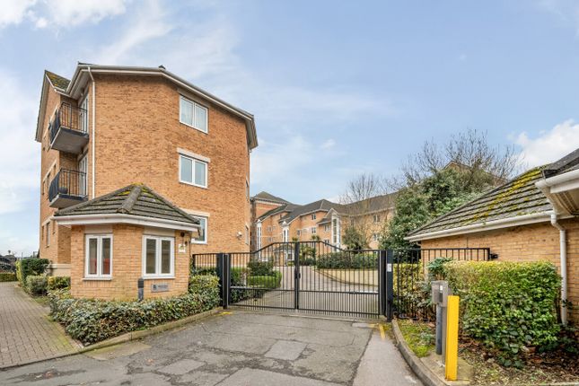 2-bed flat on 1, Blakes Quay, Reading, £230,000