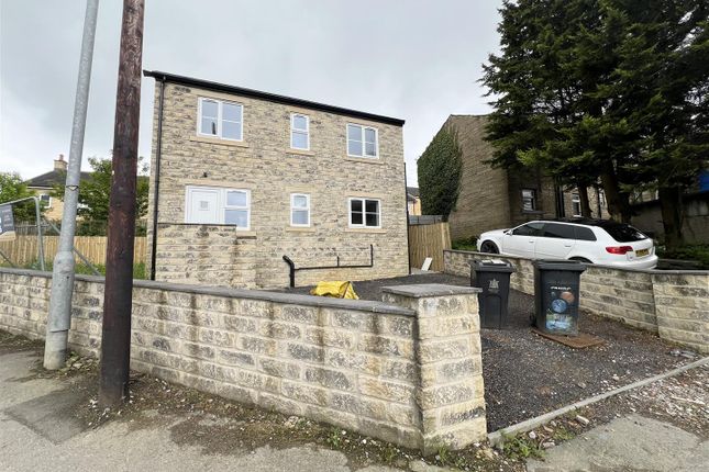 Detached house to rent in Gladstone Place, Denholme, Bradford
