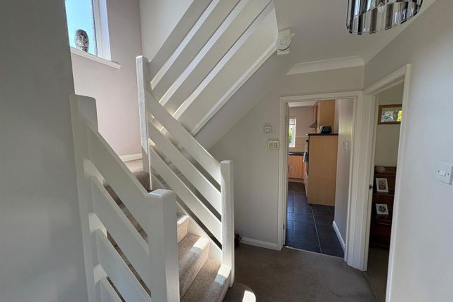 21, Sycamore Drive, Cleckheaton photo 4