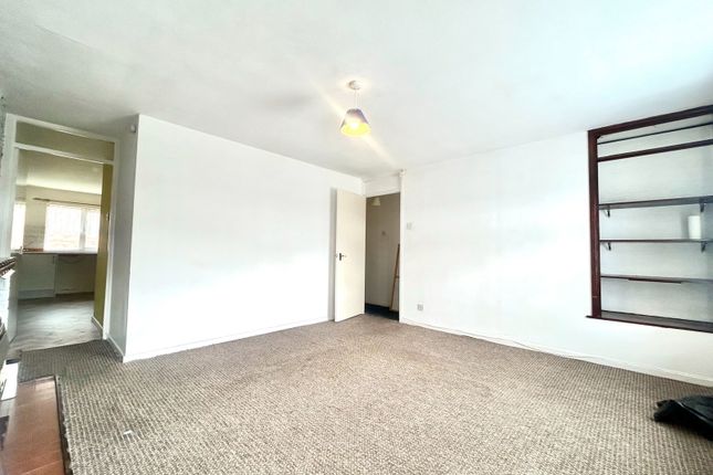7, Warren Close, Tipton photo 3