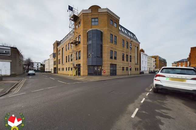 1-bed flat on Fitzalan House, Park Road, Gloucester GL1, £120,000