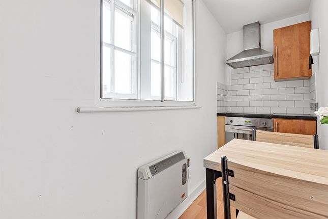 Flat for sale in Shepherds Bush Road, London