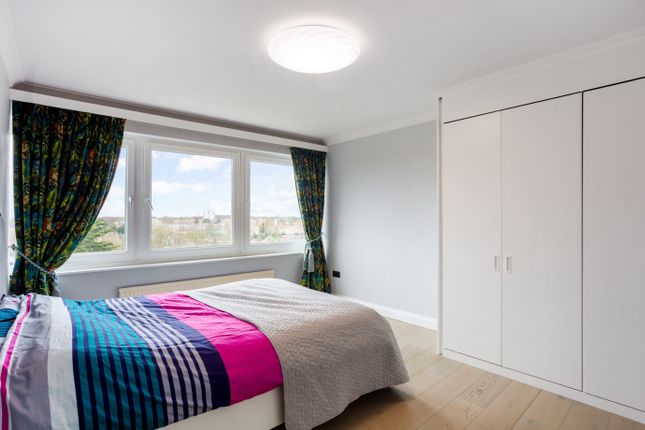 Flat to rent in Somerset Road, London