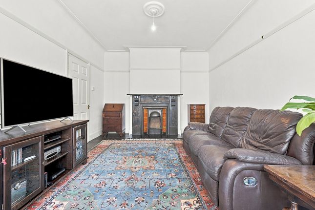 76, Leighton Avenue, Leigh-on-sea photo 4