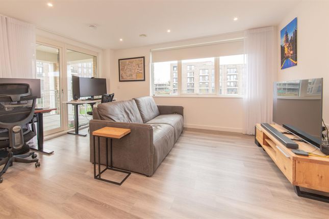 Flat for sale in Medawar Drive, Mill Hill, London
