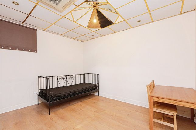 Flat to rent in Essex Road, Islington, London