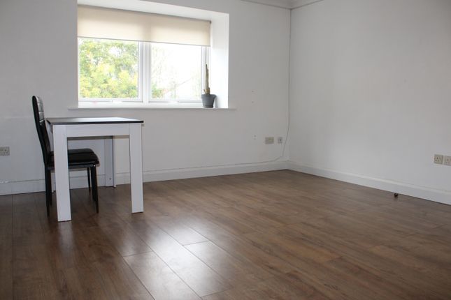 Flat 21, Romsey photo 4