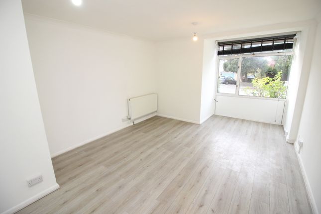Packham Court, Farm Way, Worcester Park photo 2