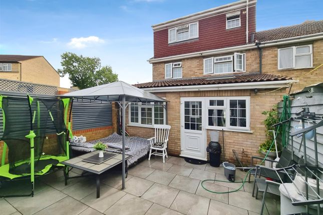 76, Leys Road, Hemel Hempstead photo 3