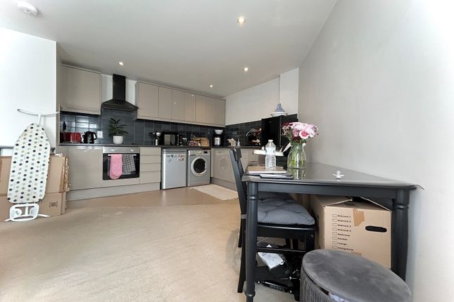 Flat 1, Hexagon House, Wallington photo 4