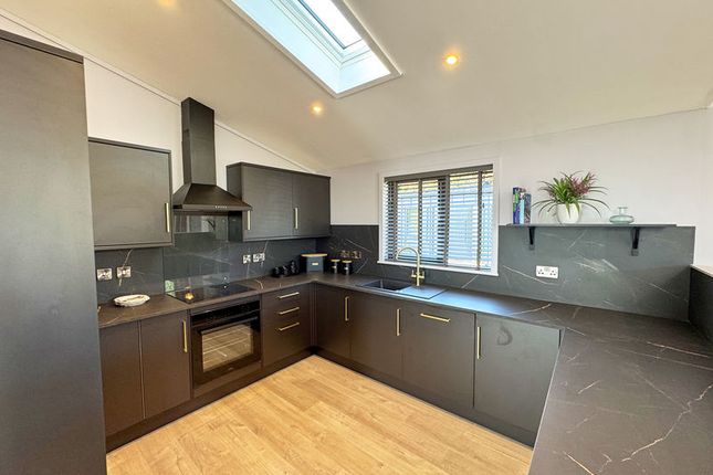 58 Woodlands, Weybridge Park Estate, Addlestone photo 3