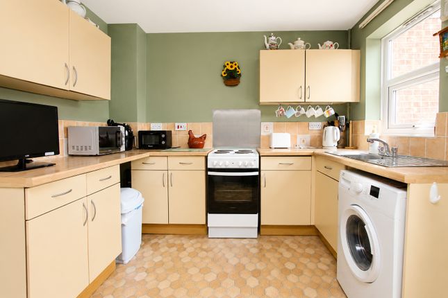 14, Burghley Square, Heighington photo 4