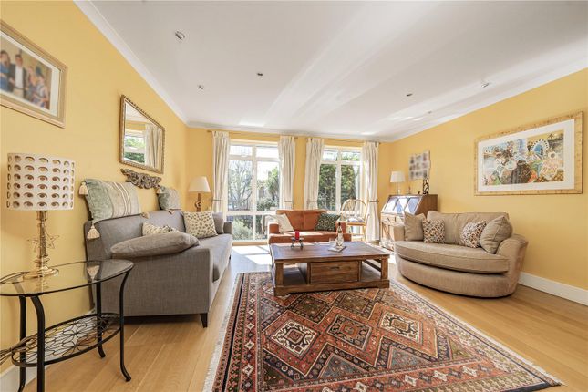 4, Thatcher Close, West Drayton photo 2