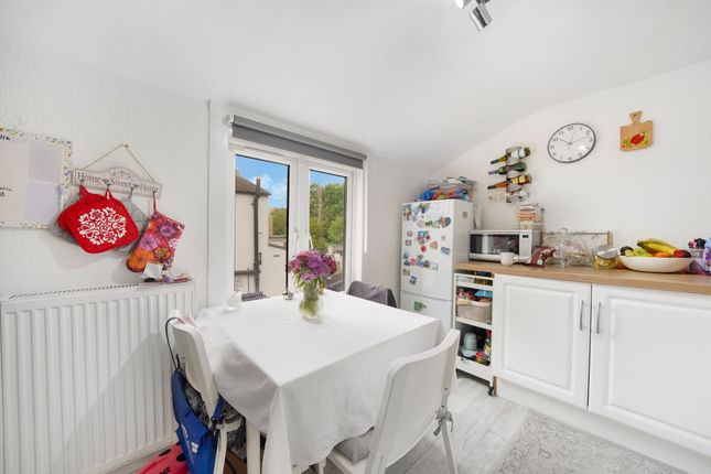 Flat 2, 37 Victoria Road, Barnet photo 4