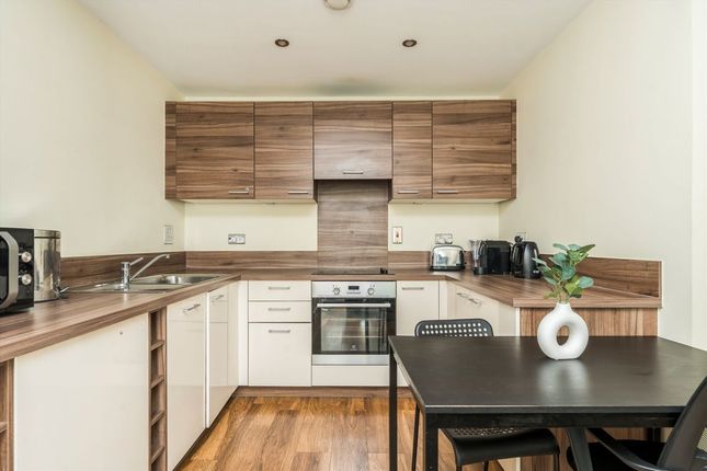 Apartment 508, Goldpence Apartments, 9, Buckle Street, London photo 4