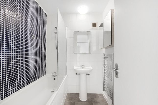 36, Burton Lodge, London photo 4