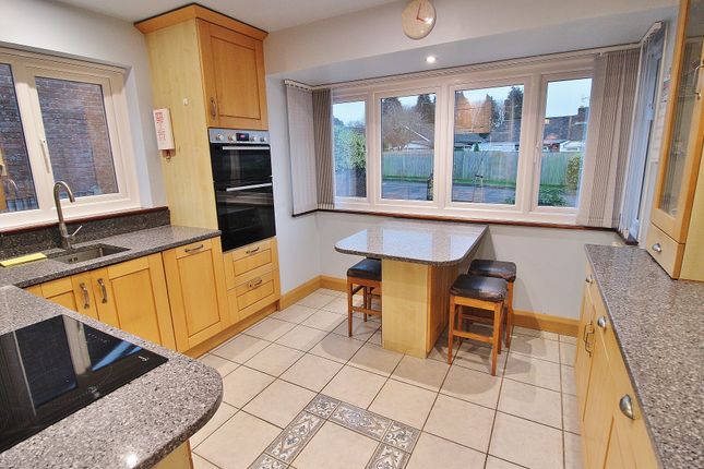 1, Heath Close, Waterlooville photo 2