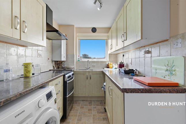59 Swans Hope, Loughton photo 4