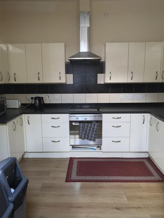 Room to rent in Cambridge Road, Seven Kings, Ilford