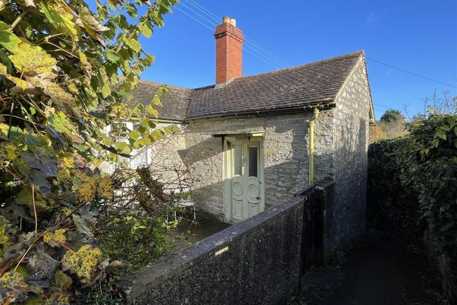 19, Victoria Road, Kington photo 2