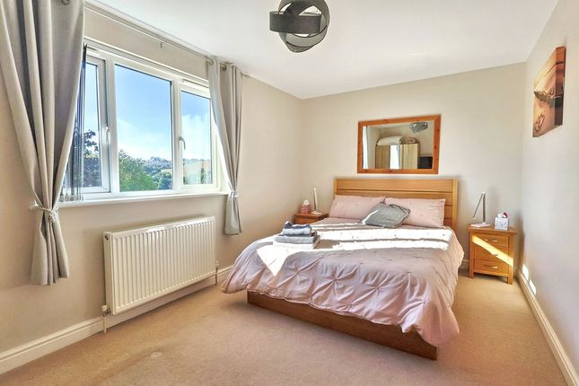 20, Hartland Tor Close, Brixham photo 3
