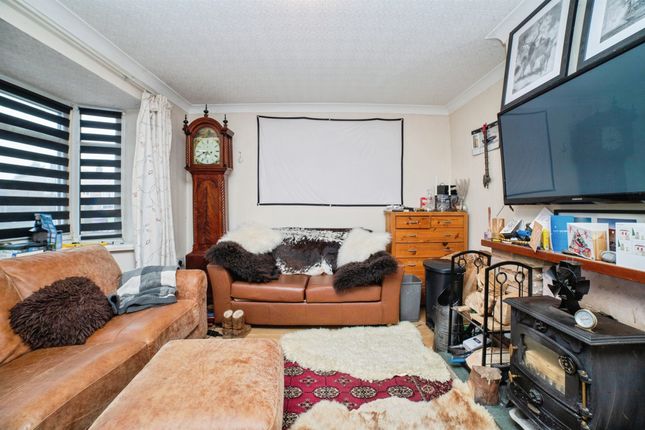 19, Kingsley Crescent, Alfreton photo 4
