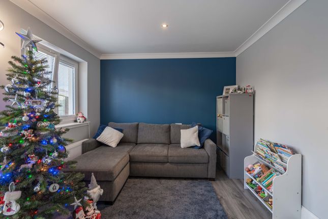 31, Mcleod road , Alloa  photo 3