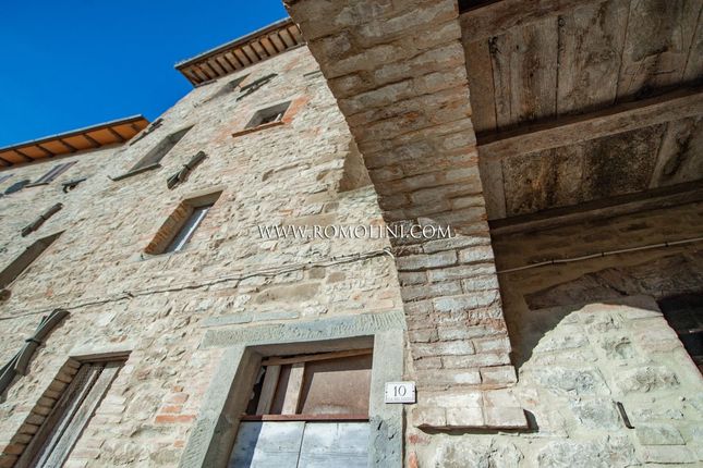 Town house for sale in Pietralunga, Umbria, Italy