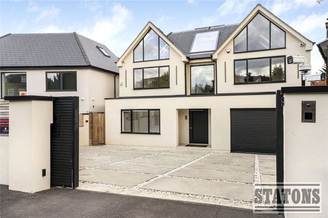 6-bed detached on Parkgate Avenue, Hertfordshire, £16,995/mo