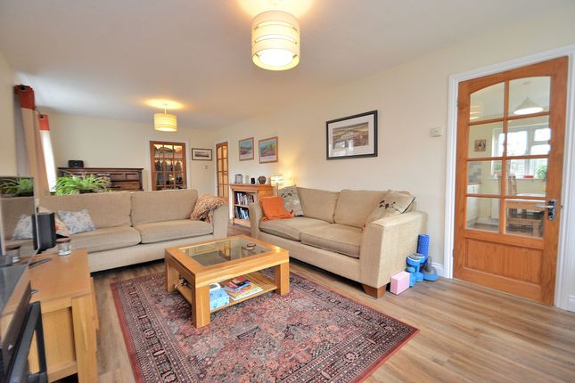 74 Western Drive, Milton Keynes photo 4