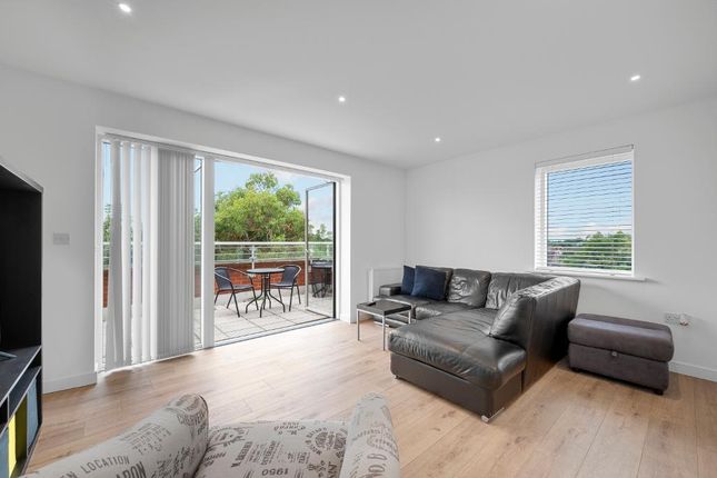 1-bed flat on 328, Kingston Road, Wimbledon Chase, £350,000