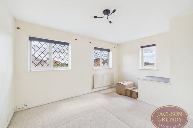 6, Hedge End, Northampton photo 4