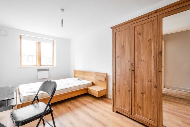 144,, Leamore Court, London photo 3