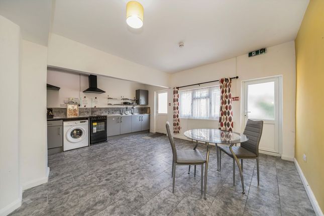 Room 1, 63, Fernbank Avenue, Wembley photo 3