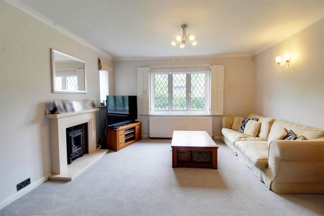51, Bradmore Way, Brookmans Park photo 2