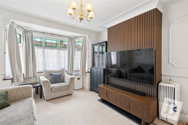 6, Blackbush Avenue, Chadwell Heath photo 4