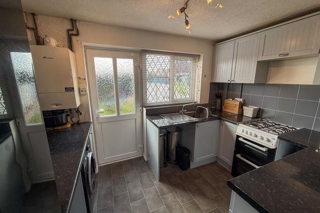 28, Rennie Crescent, Leek photo 3