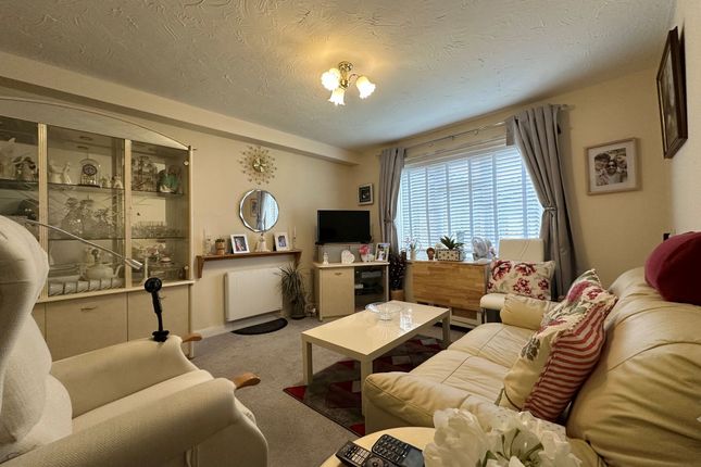 42 Allington Court Outwood Common Road, Billericay photo 4
