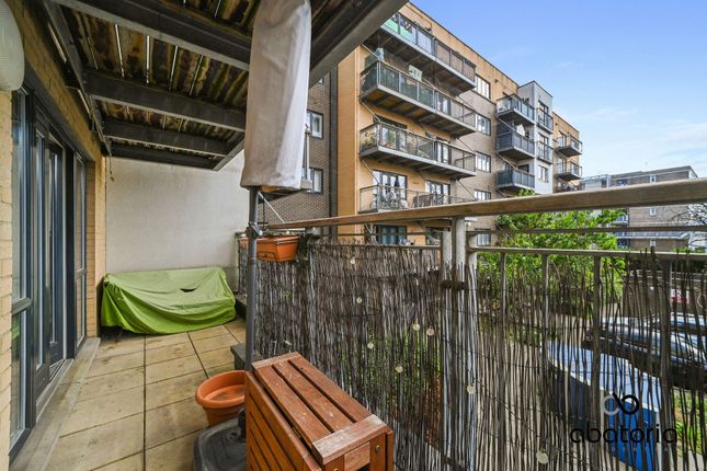 Flat 4, 222 Stepney Way, London photo 4