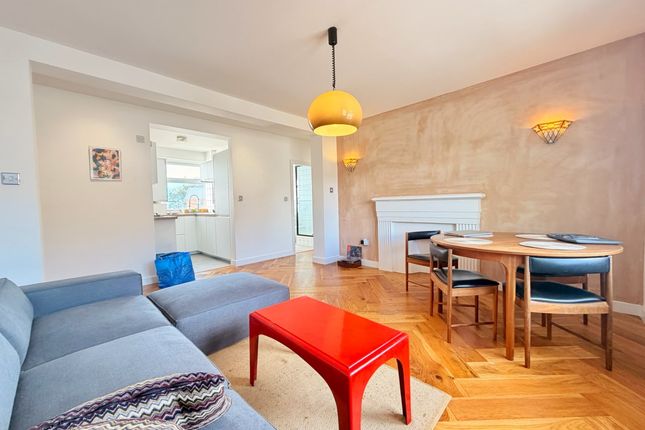 36 , Taymount Rise, London photo 3
