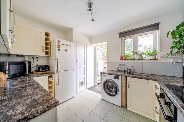 Flat 1, 4, Nelson Close, Walton-On-Thames photo 2