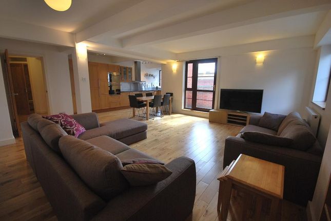 Thumbnail Flat to rent in Dickinson Street, Manchester